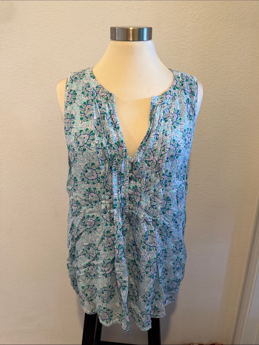 LOFT Blue and Green Floral Sleeveless Split-Neck Blouse